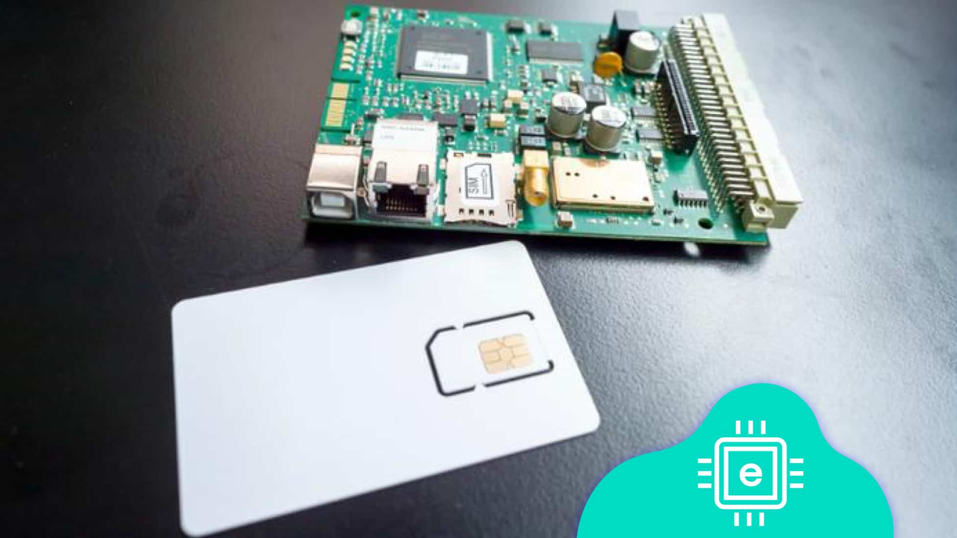 Weisse SIM-Karte vor Smartphoneprozessor mit eingebauter eSIM