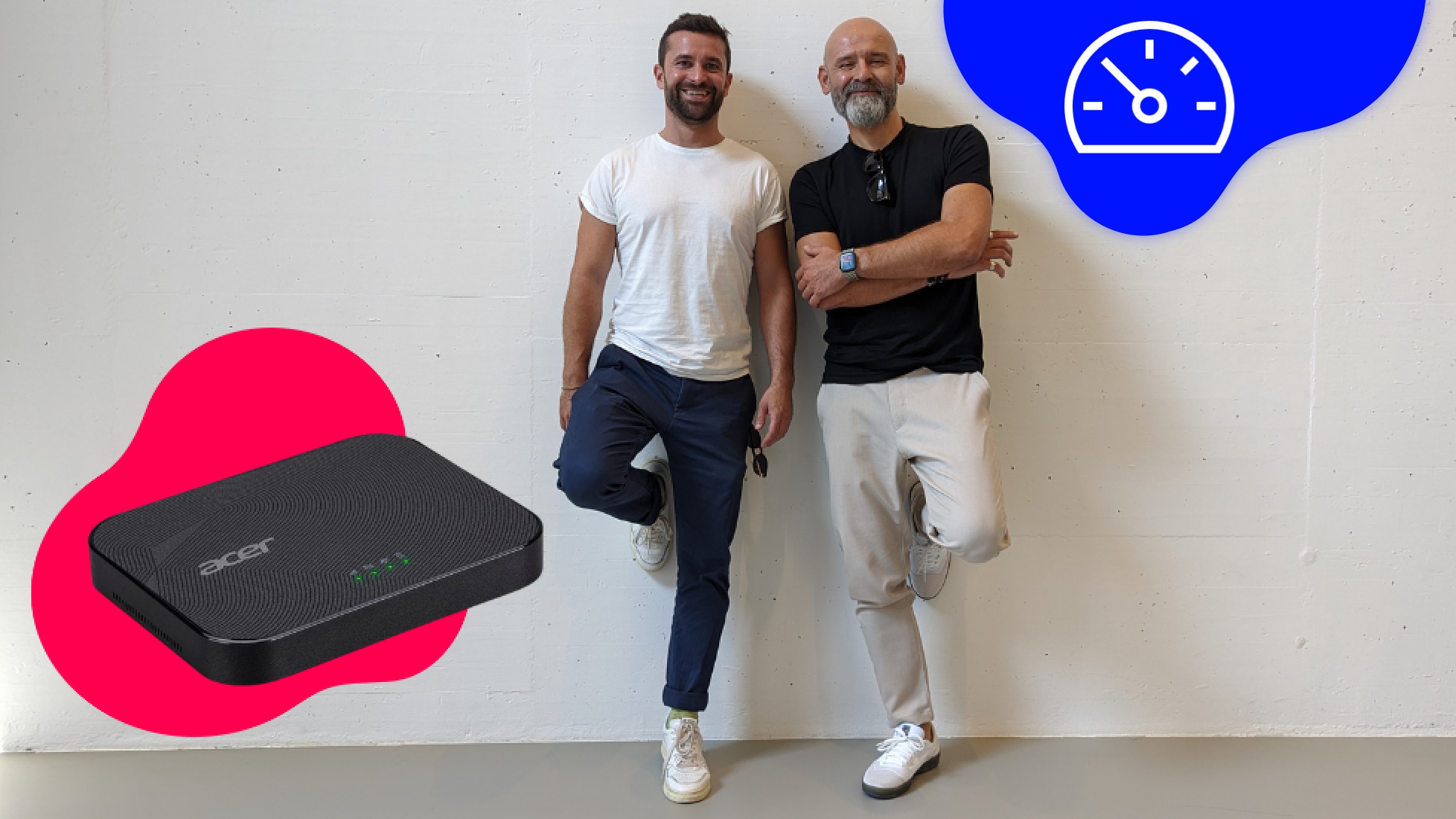 Ali und Marco vor weisser Wand mit Empfehlungen für die beste Internetgeschwindigkeit für Router