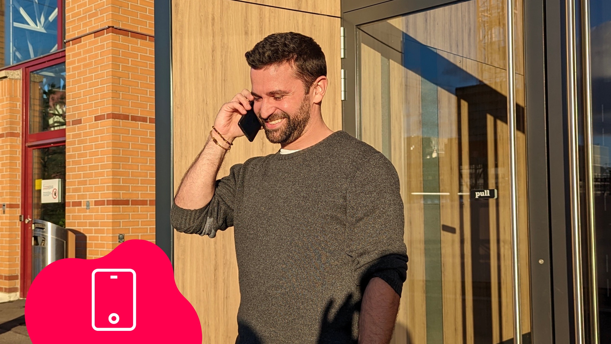 Marco geniesst sein neues Digital Republic Handy Abo