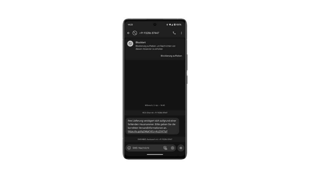 Smartphone mit offener Phishing-SMS, die vorgibt, von einem Paketdienst zu sein.